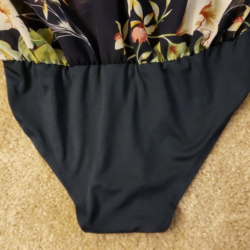 Top - Picture 2 of 3